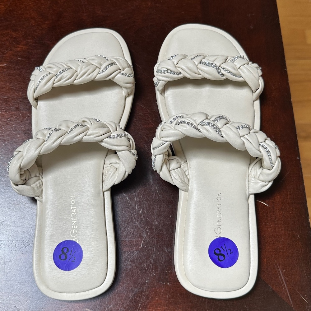BCBG Generation Tanya Double Slide Sandals Flats Ivory Metallic Chain 8.5 NWOT